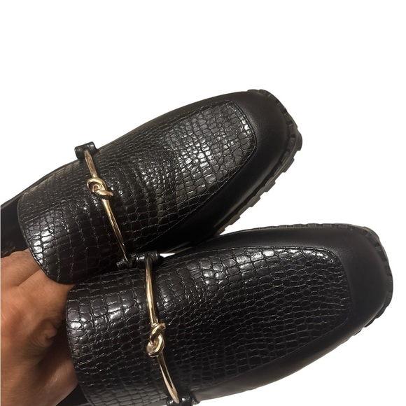 Vince Camuto Black Textured Loafers with Gold Detail brand new - Picture 13 of 14